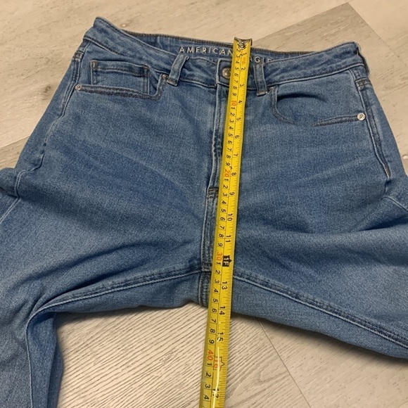 American Eagle High Rise Light Wash Mom‎ Jeans size 6 long stretchy - Picture 8 of 11